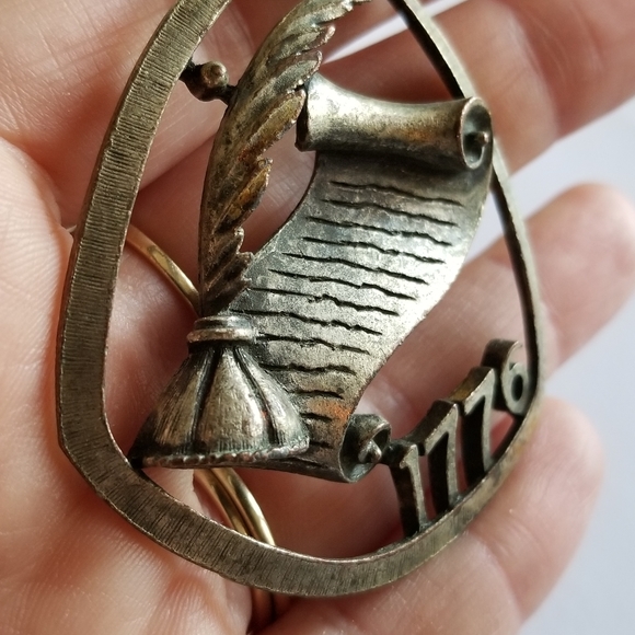Vintage 1776 Declaration of Independence pendant silver tone - Picture 2 of 7